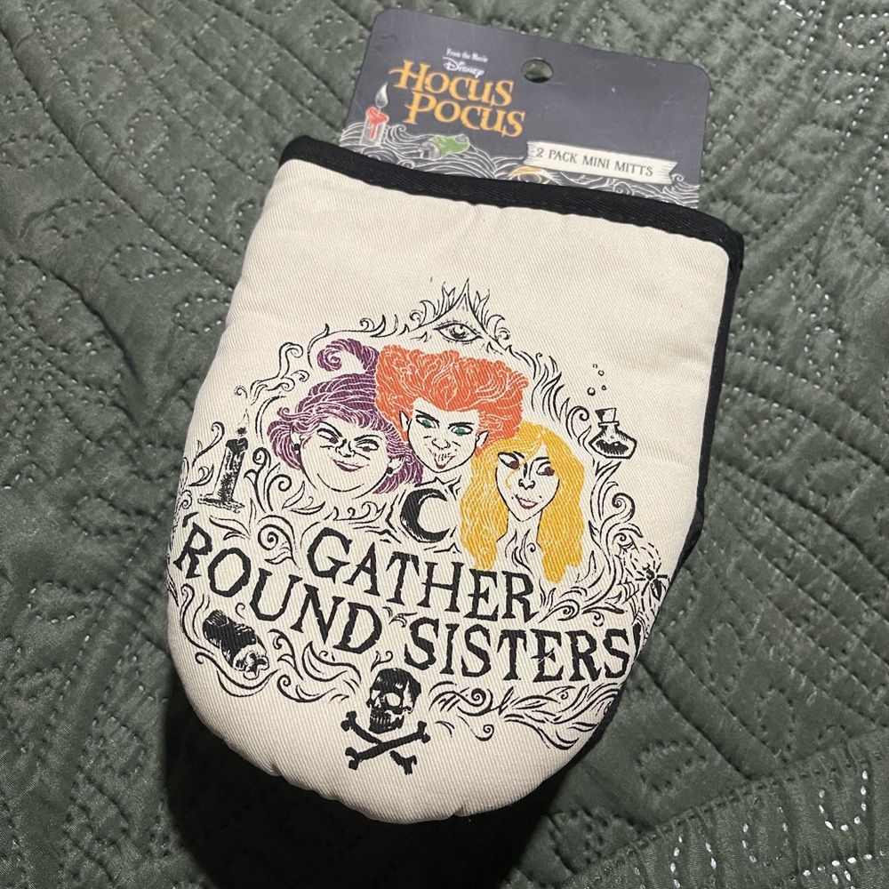 Sanderson sister/ Hocus Pocus Halloween Decor/ oven mitts